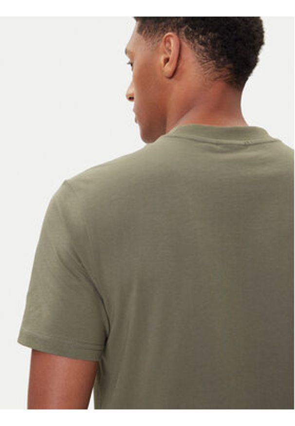 Napapijri T-Shirt Smallbox NP0A88TR Zielony Regular Fit. Kolor: zielony. Materiał: bawełna