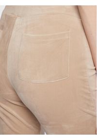 Gina Tricot Spodnie dresowe Melinda 18218 Beżowy Regular Fit. Kolor: beżowy. Materiał: syntetyk, dresówka