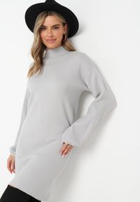 Born2be - Jasnoszara Sweterkowa Sukienka Mini z Gładkiej Dzianiny Narel. Kolor: szary. Materiał: dzianina. Wzór: gładki. Typ sukienki: proste. Długość: mini #3