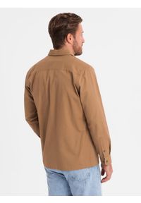 Ombre Clothing - Męska bawełniana koszula REGULAR FIT z kieszeniami zapinanymi na guziki - camel V2 - Rozmiar: M. Materiał: bawełna. Długość rękawa: długi rękaw. Długość: długie. Wzór: aplikacja #5