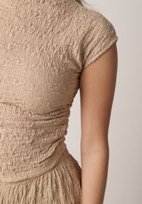 Born2be - Beżowy Gładki Komplet Szerokie Spodnie i Marszczona Bluzka ze Stójką Merithie. Kolor: beżowy. Materiał: materiał. Wzór: gładki #5