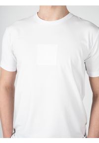 Iceberg T-Shirt "C-Neck" | F020639A | Mężczyzna | Biały. Okazja: na co dzień. Kolor: biały. Materiał: bawełna, elastan. Wzór: nadruk. Styl: casual, elegancki #5
