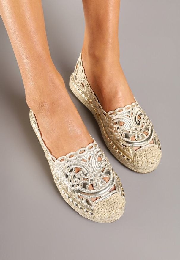 Born2be - Złote Ażurowe Espadryle na Płaskiej Podeszwie Elearuna. Kolor: złoty. Materiał: jeans. Wzór: ażurowy. Obcas: na płaskiej podeszwie. Styl: elegancki