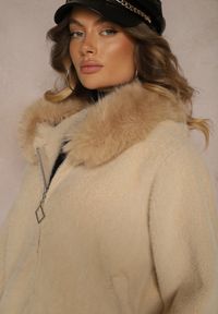 Renee - Beżowa Bluza Rozpinana z Wełną i Wiskozą Ozdobiona Futerkiem Vesalttia. Okazja: na co dzień, do pracy. Kolor: beżowy. Materiał: wełna, futro, wiskoza. Wzór: aplikacja. Sezon: jesień, zima. Styl: sportowy, elegancki, casual
