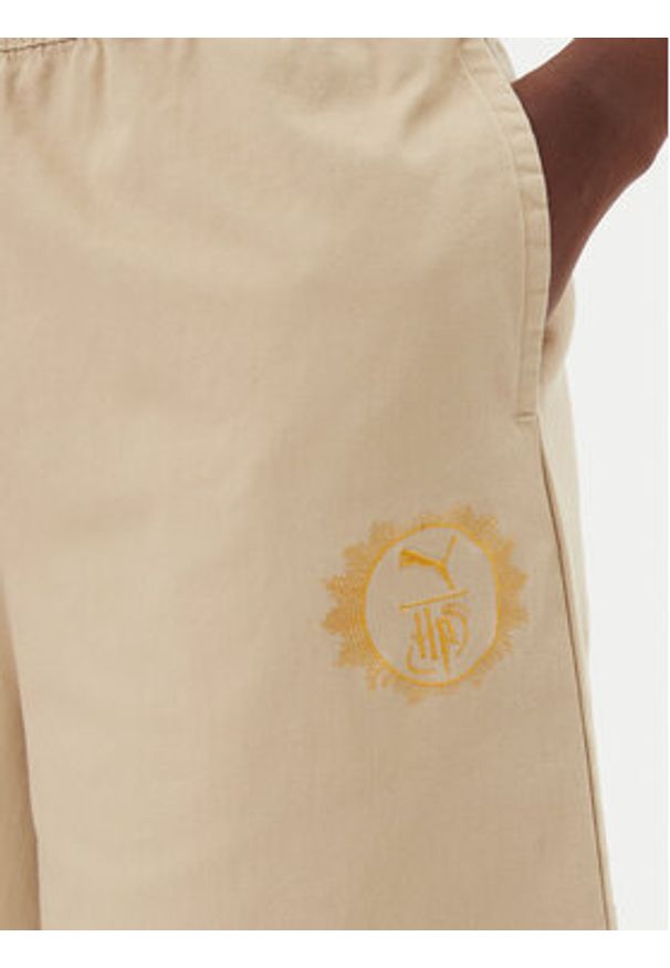 Puma Szorty sportowe Harry Potter 630098 Beżowy Relaxed Fit. Kolor: beżowy. Materiał: bawełna