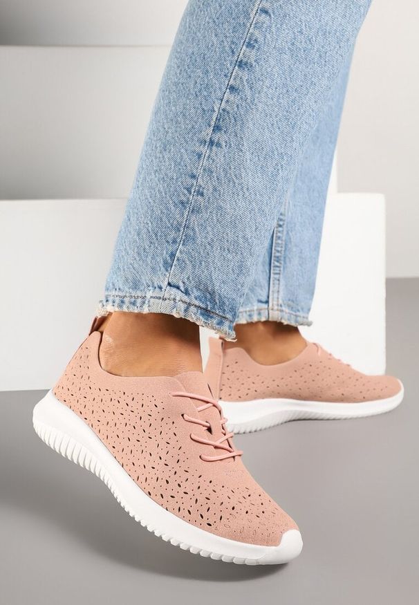Born2be - Różowe Sneakersy z Ażurową Cholewką Grellio. Okazja: na co dzień. Kolor: różowy. Materiał: jeans. Szerokość cholewki: normalna. Wzór: ażurowy