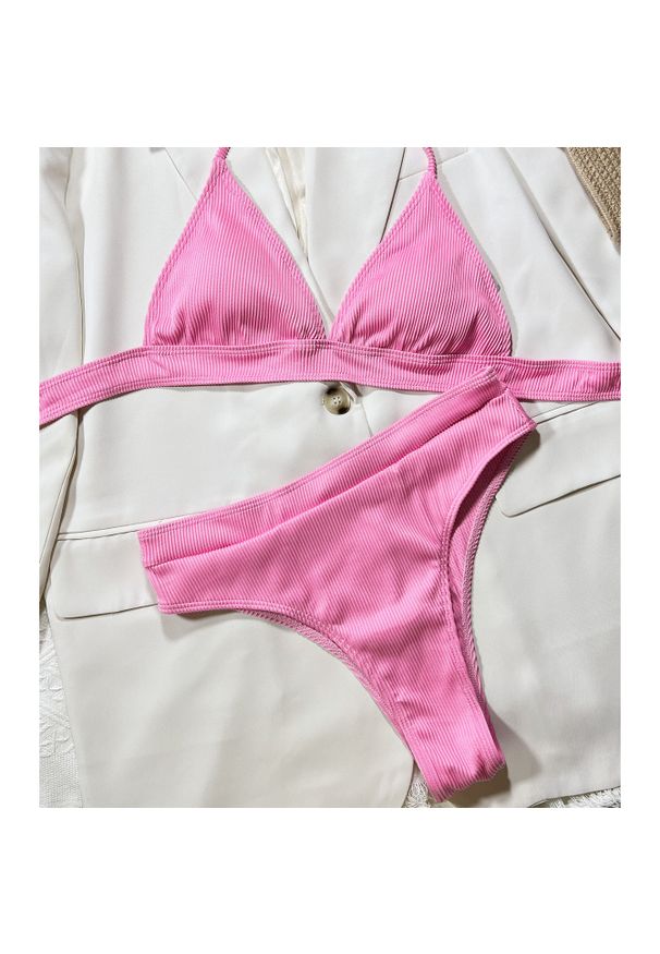 Intica - Dwuczęściowy strój kąpielowy z regulowanymi ramiączkami Natalia. Kolor: różowy. Materiał: tkanina, materiał