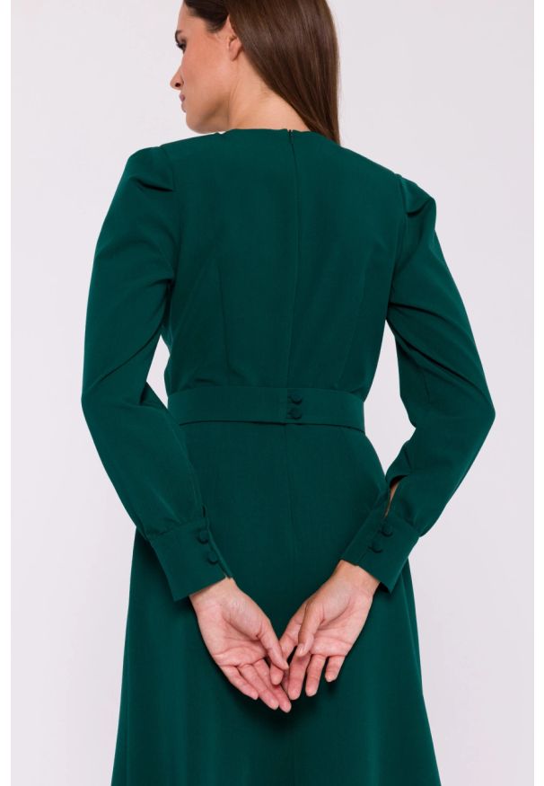 Stylove - Elegancka sukienka rozkloszowana z paskiem zielona. Kolor: zielony. Styl: elegancki