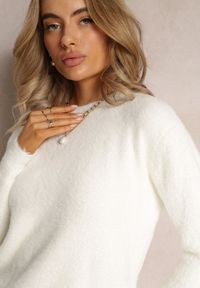 Renee - Biały Sweter Wełniany Elisabema. Kolor: biały. Materiał: wełna. Długość rękawa: długi rękaw. Długość: długie. Styl: klasyczny #4