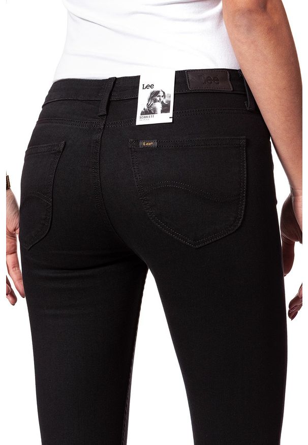 Lee - SPODNIE DAMSKIE LEE SCARLETT CROPPED BLACK RINSE L30CAE47 112106320. Wzór: aplikacja