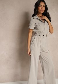 Renee - Szary Kombinezon Wide Leg z Kołnierzykiem Suwakiem i Krótkim Rękawem Jenaralitia. Okazja: na co dzień. Kolor: szary. Długość rękawa: krótki rękaw. Długość: krótkie. Styl: casual, elegancki
