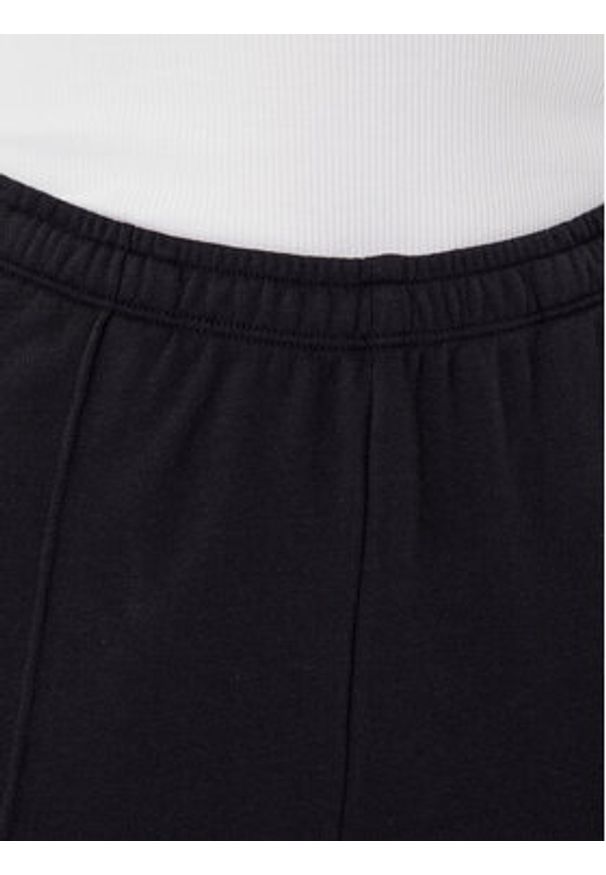 Nike Spodnie dresowe Chill Terry FN2434 Czarny Regular Fit. Kolor: czarny. Materiał: syntetyk