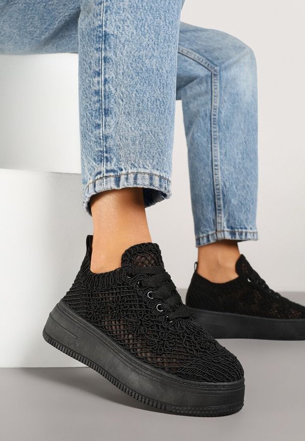 Born2be - Czarne Sneakersy Ażurowe na Grubej Podeszwie Isodisa. Okazja: na co dzień. Kolor: czarny. Materiał: jeans. Wzór: ażurowy. Sezon: lato