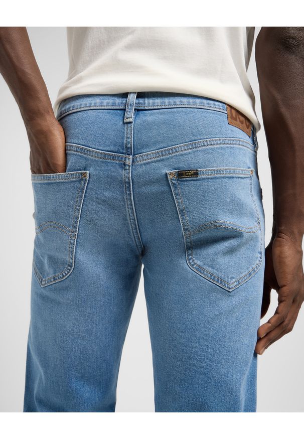 Lee - MESKIE SPODNIE JEANSOWE LEE DAREN ZIP FLY HUE 112370713