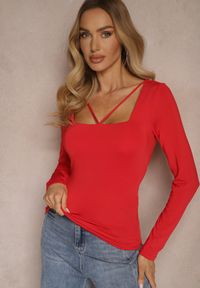 Renee - Czerwona Bluzka z Wiskozą Ozdobiona Paskami przy Dekolcie Tatosira. Kolor: czerwony. Materiał: wiskoza. Wzór: aplikacja #5