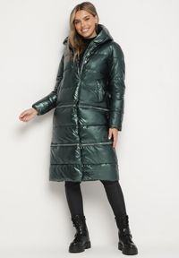 Born2be - Zielona Kurtka z Kapturem i Szerokim Pikowaniem o Regulowanej Długości Ansanna. Okazja: na co dzień. Typ kołnierza: kaptur. Kolor: zielony. Materiał: jeans. Styl: casual #1