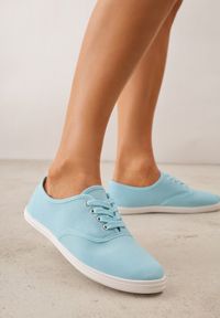 Born2be - Niebieskie Tenisówki na Płaskiej Podeszwie ze Sznurowaniem i Okrągłym Noskiem Ezoma. Wysokość cholewki: przed kostkę. Nosek buta: okrągły. Kolor: niebieski. Wzór: kropki. Obcas: na płaskiej podeszwie #8