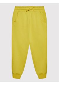 United Colors of Benetton - United Colors Of Benetton Spodnie dresowe 3QLACF00H Żółty Regular Fit. Kolor: żółty. Materiał: bawełna, dresówka