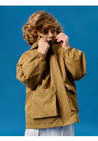 Sinsay - Lekka kurtka wiatrówka z kapturem - beżowy. Typ kołnierza: kaptur. Kolor: beżowy #1