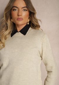 Renee - Beżowy Klasyczny Sweter Porttina. Okazja: na co dzień, na spotkanie biznesowe. Kolor: beżowy. Materiał: jeans. Długość rękawa: długi rękaw. Długość: długie. Styl: klasyczny #3