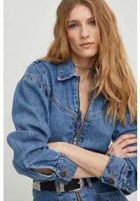 Answear Lab kombinezon jeansowy X kolekcja limitowana SISTERHOOD kolor niebieski z kołnierzykiemm. Okazja: na co dzień. Kolor: niebieski. Materiał: jeans. Styl: wakacyjny #2