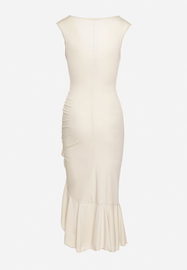 Born2be - Beżowa Dopasowana Sukienka Ozdobiona Falbaną i Kwiatkiem Mrivia. Okazja: na imprezę. Typ kołnierza: dekolt w kształcie V. Kolor: beżowy. Wzór: kwiaty, aplikacja. Styl: elegancki