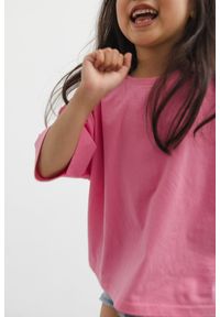 Marsala - MINI t-shirt o kroju oversize w kolorze CANDY PINK -CLIQUE-128-134 (8-9). Kolor: różowy. Materiał: bawełna, elastan. Styl: klasyczny, elegancki