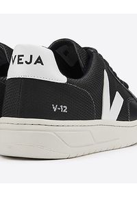 Veja - VEJA - Czarne sneakersy V-12. Okazja: na co dzień. Kolor: czarny. Materiał: tkanina, materiał, guma. Szerokość cholewki: normalna. Wzór: aplikacja #5