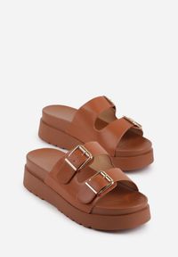 Born2be - Brązowe Klapki na Grubej Podeszwie z Dwoma Klamrami Xenienne. Okazja: na co dzień. Kolor: brązowy. Materiał: jeans. Wzór: ażurowy. Styl: casual, klasyczny #4