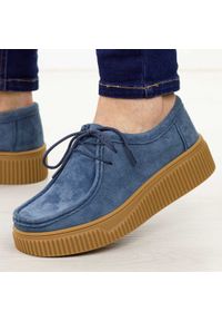 Granatowe skórzane półbuty damskie Filippo Dp7500/26. Okazja: na co dzień. Nosek buta: okrągły. Zapięcie: sznurówki. Kolor: niebieski. Materiał: skóra, zamsz. Szerokość cholewki: normalna. Sezon: jesień, wiosna. Styl: klasyczny, casual, elegancki #1