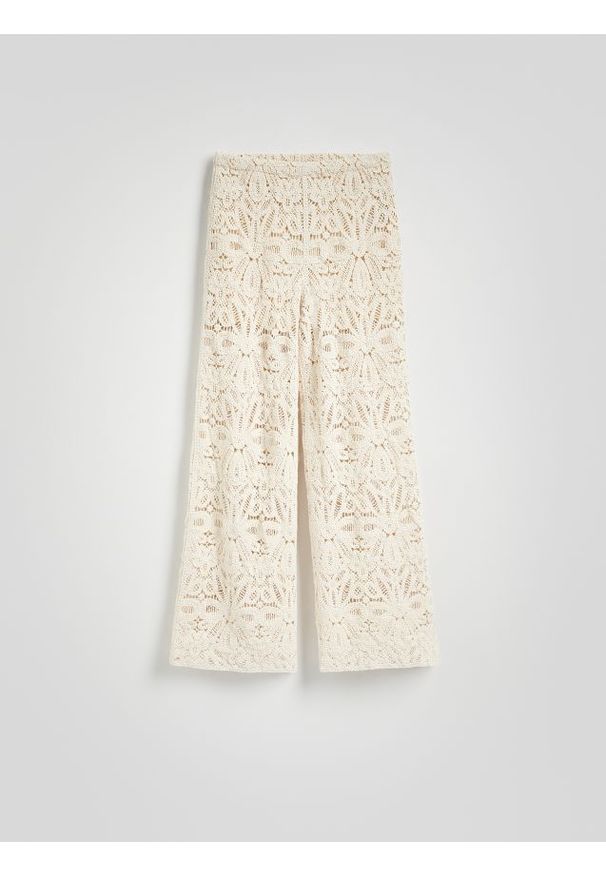 Reserved - Ażurowe spodnie - kremowy. Kolor: kremowy. Materiał: bawełna, dzianina. Wzór: ażurowy