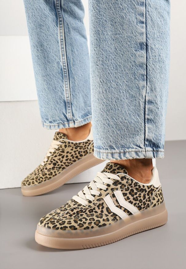 Born2be - Panterkowe Sneakersy w Stylu Tenisówek z Geometrycznymi Paskami Falenira. Okazja: na spacer. Zapięcie: pasek. Materiał: jeans. Wzór: geometria. Sport: turystyka piesza