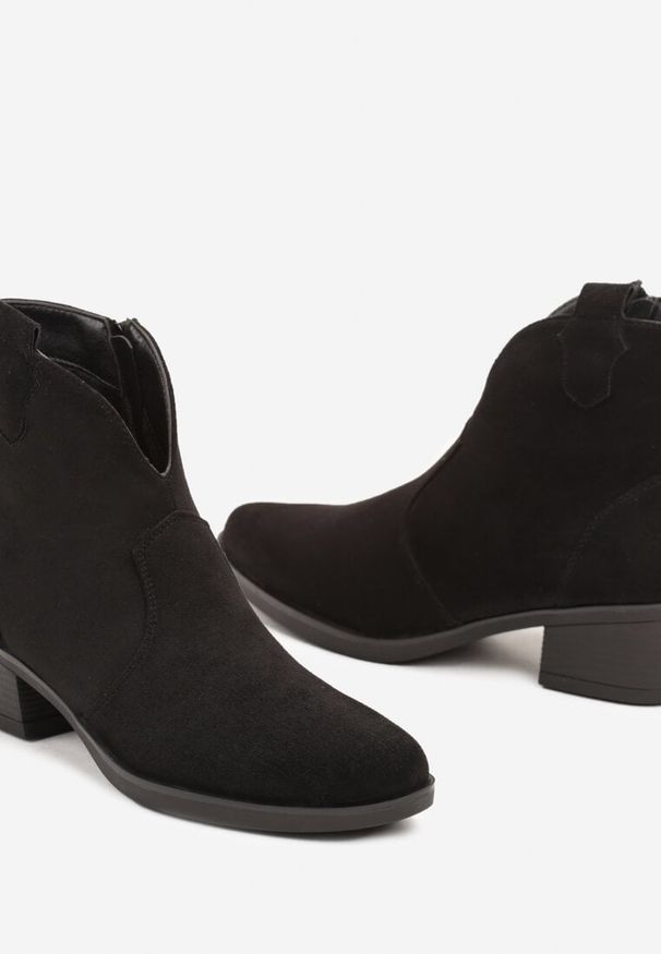 Born2be - Czarne Botki Kowbojki na Niskim Stożku Mevalira. Okazja: na co dzień. Kolor: czarny. Materiał: jeans. Obcas: na stożku. Styl: elegancki, casual