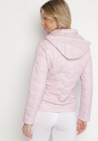 Born2be - Jasnoróżowa Kurtka z Odpinanym Kapturem Pikowana Ariobia. Kolor: różowy #6