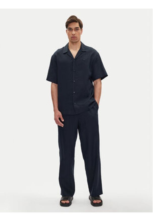 Emporio Armani Koszula EM000593 AF12356 UB102 Granatowy Regular Fit. Kolor: niebieski. Materiał: wiskoza