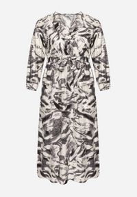 Born2be - Czarna Rozkloszowana Sukienka Kopertowa z Wiskozą w Abstrakcyjny Wzór Dleffia. Okazja: na co dzień. Typ kołnierza: dekolt w serek. Kolekcja: plus size. Kolor: czarny. Materiał: wiskoza. Typ sukienki: kopertowe. Styl: elegancki, casual