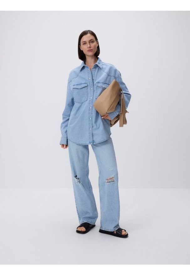 Reserved - Torebka shopper z troczkami - beżowy. Kolor: beżowy. Materiał: skórzane