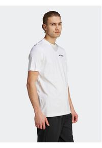 Adidas - adidas T-Shirt IL2648 Biały Regular Fit. Kolor: biały. Materiał: bawełna #3