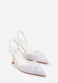 Renee - Białe Sandały na Szpilce Ozdobione Haftowanym Wzorem i Koralikami Sametis. Kolor: biały. Materiał: satyna. Wzór: aplikacja, haft. Obcas: na szpilce #9