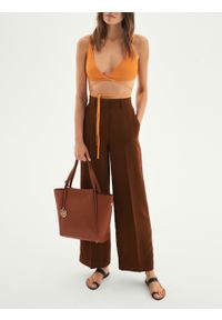 Kazar - Skórzane czarne klapki z ozdobnym łańcuszkiem. Okazja: na co dzień. Kolor: czarny. Materiał: skóra. Sezon: lato. Styl: elegancki, casual, klasyczny #7