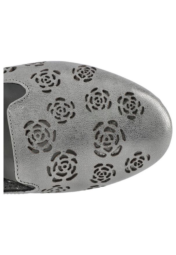 Srebrne Baleriny Exquisite Damskie Stylowe Obuwie. Zapięcie: bez zapięcia. Kolor: srebrny. Materiał: skóra. Szerokość cholewki: normalna. Wzór: ażurowy, kwiaty. Obcas: na obcasie. Styl: elegancki. Wysokość obcasa: niski