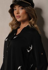 Renee - Czarna Bluzka z Wiskozy w Jaskółki z Długim Rękawem Delenta. Kolor: czarny. Materiał: wiskoza. Długość rękawa: długi rękaw. Długość: długie. Wzór: aplikacja
