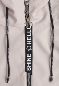 Born2be - Jasnobeżowa Kurtka Oversize Wiatrówka z Kapturem Lafise. Typ kołnierza: kaptur. Kolor: beżowy. Długość rękawa: długi rękaw. Długość: długie #7