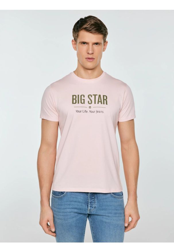 Big-Star - Koszulka męska o klasycznym kroju różowa Bruno 600. Kolor: różowy. Materiał: bawełna. Wzór: nadruk. Styl: klasyczny