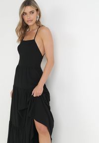 Born2be - Czarna Maxi Sukienka na Cienkich Ramiączkach z Wiązaniem na Tyle Ozdobiona Falbankami Beatrics. Typ kołnierza: kołnierz z falbankami. Kolor: czarny. Długość rękawa: na ramiączkach. Wzór: aplikacja. Długość: maxi #3