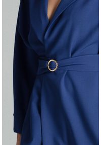 Lenitif - Sukienka typu żakiet z szerokim paskiem w talii szafirowa. Okazja: do pracy, na spotkanie biznesowe. Kolor: niebieski. Styl: elegancki, biznesowy #5