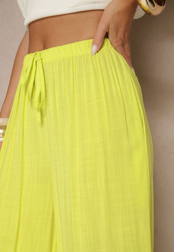 Renee - Żółte Szerokie Spodnie High Waist z Gumką w Talii Ilnena. Okazja: na co dzień, na spotkanie biznesowe, na spacer. Stan: podwyższony. Kolor: żółty. Materiał: materiał, wiskoza. Sezon: lato. Styl: casual, biznesowy, elegancki