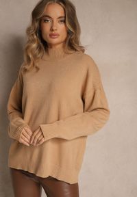 Renee - Ciemnobeżowy Gładki Golf Zdobiony Guzikami przy Dekolcie Rallessa. Okazja: na randkę, na co dzień, na spotkanie biznesowe. Typ kołnierza: golf. Kolor: beżowy. Materiał: jeans. Długość rękawa: długi rękaw. Długość: długie. Wzór: gładki, aplikacja. Styl: klasyczny, casual, elegancki, biznesowy #4