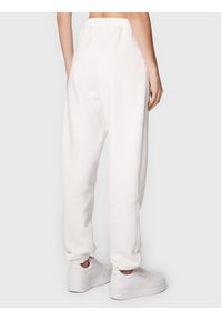 Gina Tricot Spodnie dresowe Basic 87590 Biały Regular Fit. Kolor: biały. Materiał: syntetyk, dresówka, bawełna