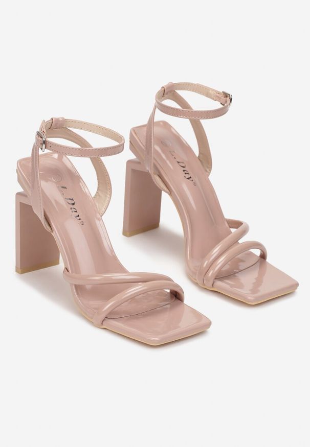 Born2be - Ciemnobeżowe Sandały na Obcasie z Lakierowanej Ekoskóry Eilian. Zapięcie: sprzączka. Kolor: beżowy. Materiał: lakier. Obcas: na obcasie. Wysokość obcasa: średni